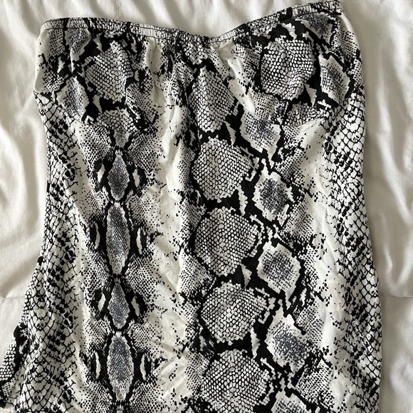 PrettyLittleThing snakeskin top - Picture 1 of 2